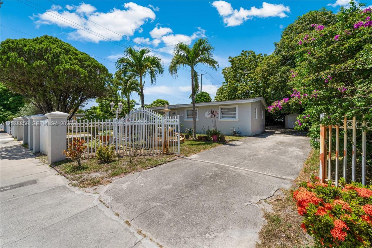 3035 NW 83 St, Miami, FL 33147 Photo