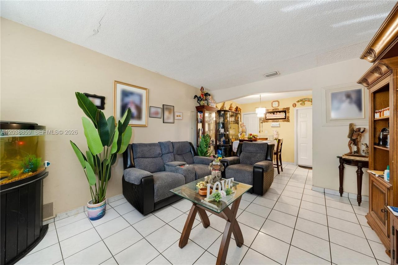 3035 NW 83 St, Miami, FL 33147 Photo
