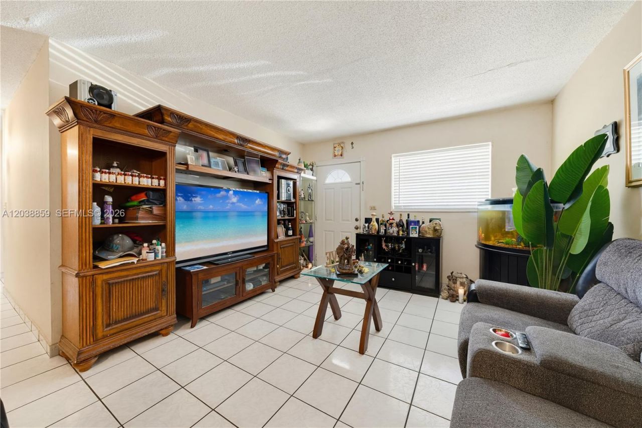 3035 NW 83 St, Miami, FL 33147 Photo