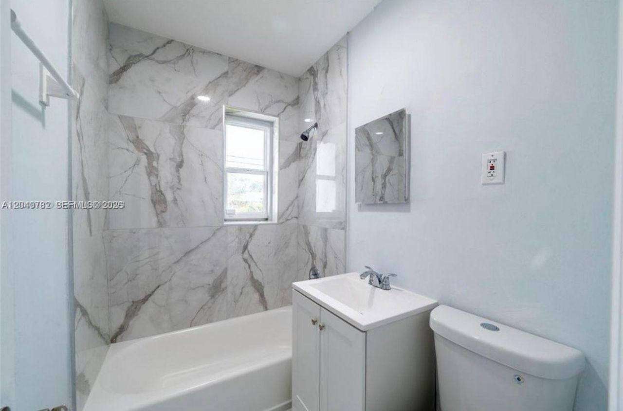 425 NW 14th Way , Fort Lauderdale, FL 33311 Photo