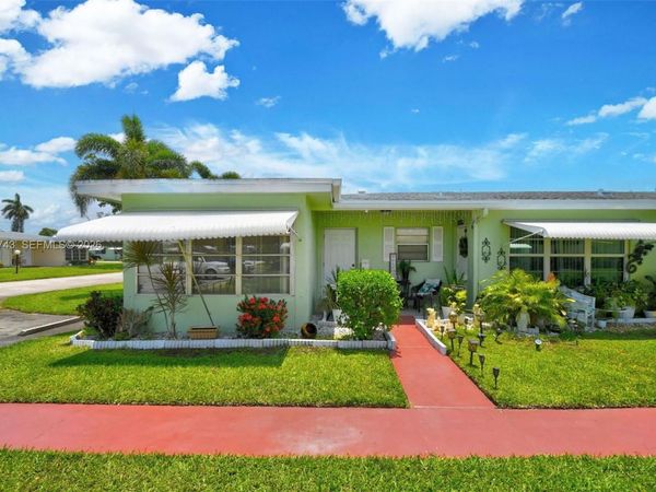 3241 Ridge Hill Rd , Boynton Beach, FL 33435