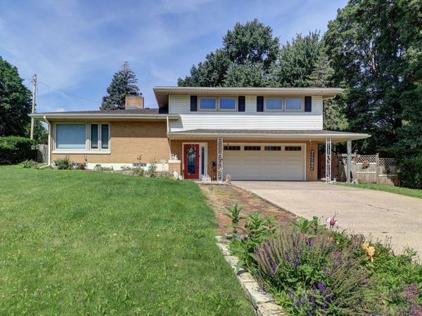 804 N 11th Street , Clinton, IA 52732
