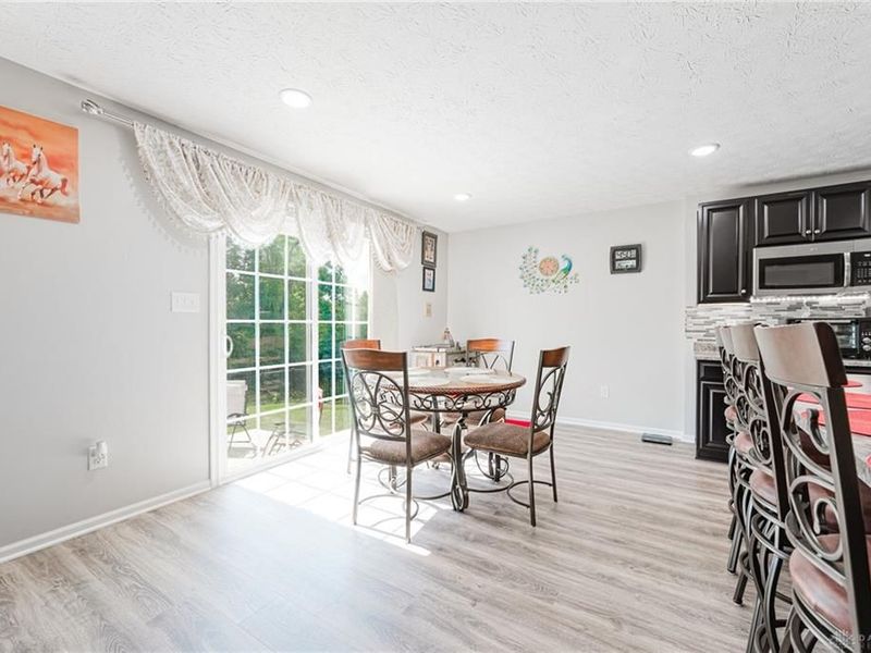 1015 Colonial Way, Dayton, OH 45424 Photo 14