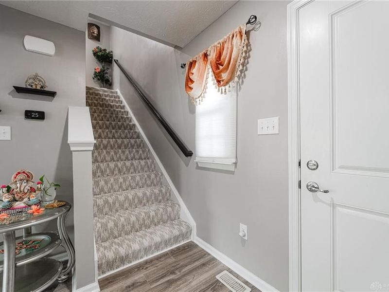 1015 Colonial Way, Dayton, OH 45424 Photo 6