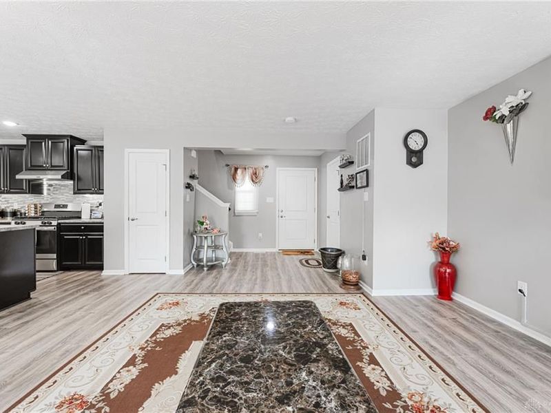 1015 Colonial Way, Dayton, OH 45424 Photo 9