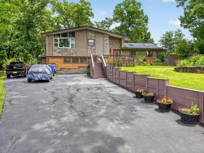 2066 Evanor Lane, Anderson Twp, OH 45244 Photo 2