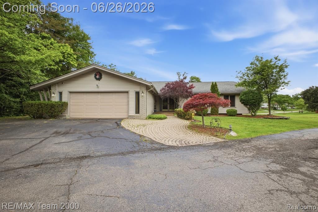 23511 Cliffview Court, Farmington Hills, MI 48336 Main Photo
