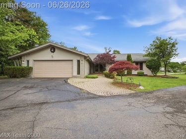 23511 Cliffview Court, Farmington Hills, MI 48336