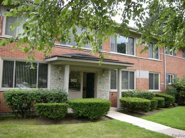 982 N Adams Road, Birmingham, MI 48009