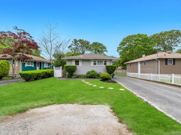 90 Pinewood Drive , Shirley, NY 11967