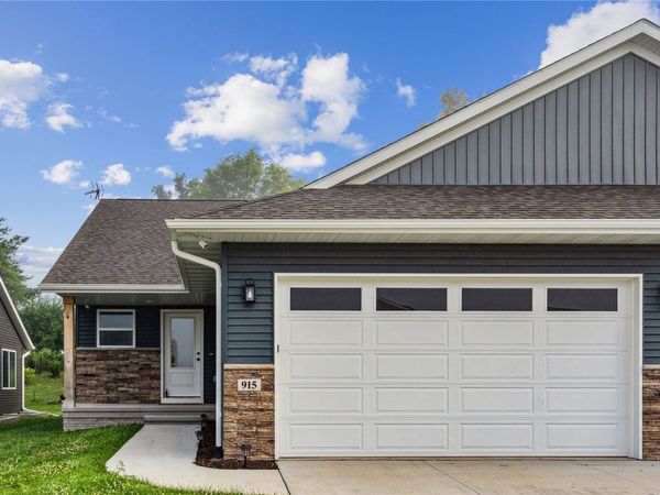 915 Prairie View Drive , West Branch, IA 52358