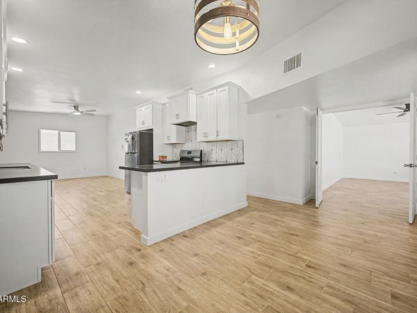 3601 E Laurel Lane, Phoenix, AZ 85028