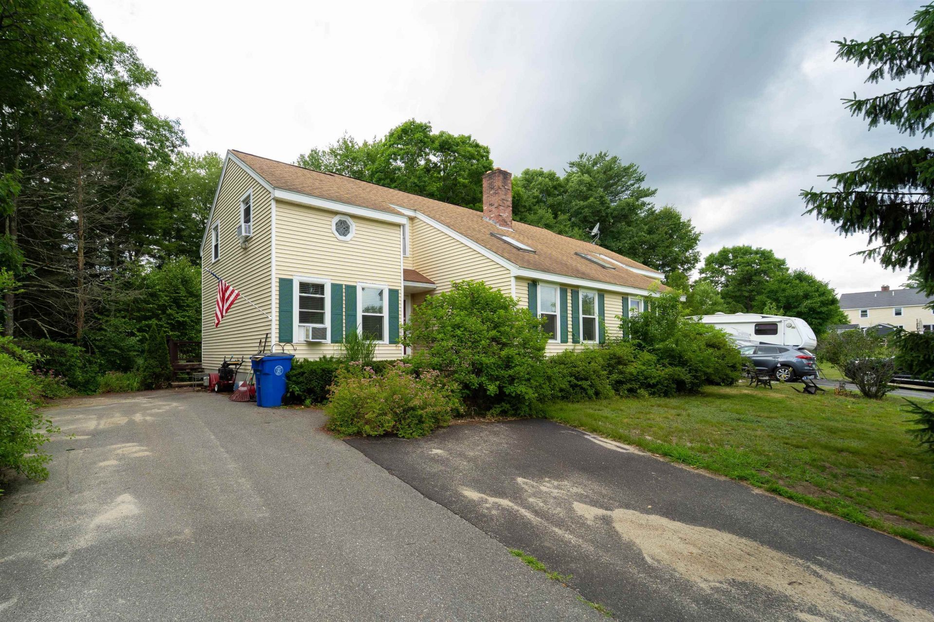 1-a Karen Lane, Unit A, Londonderry, NH 03053 Main Photo