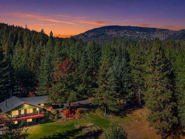 8766 W Barrett Dr , Rathdrum, ID 83858