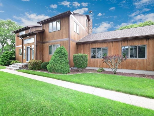 1 Homestead Rd, Bourne, MA 02562