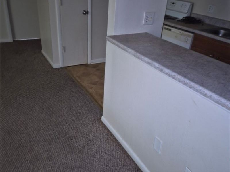 640 Lakeside Drive, Unit 8, Cambridge, OH 43725 Photo 4