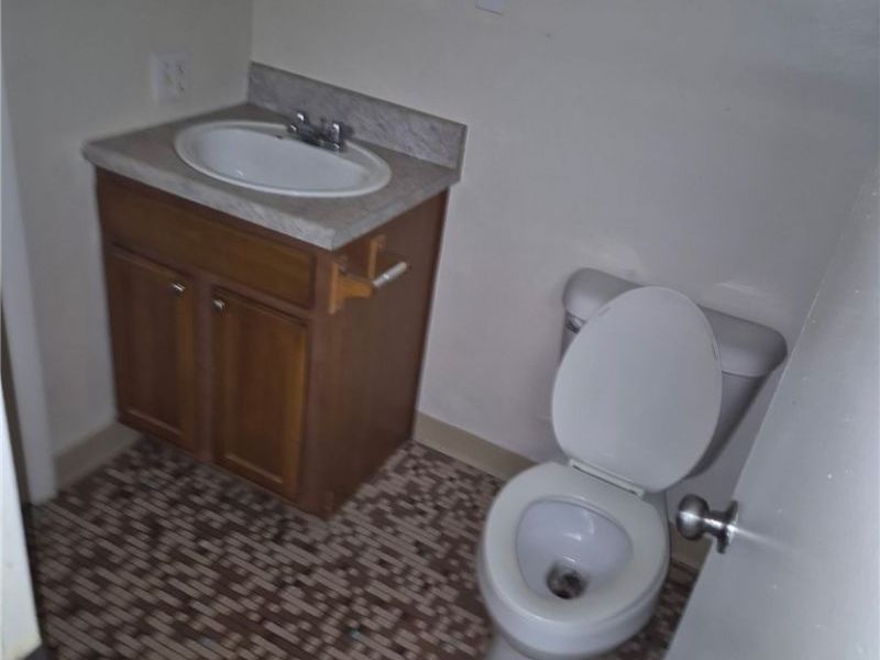 640 Lakeside Drive, Unit 8, Cambridge, OH 43725 Photo 5