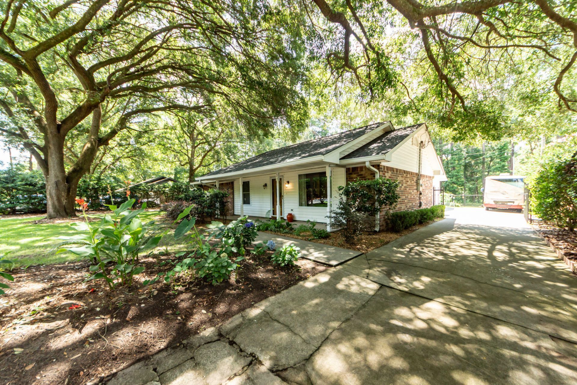 5717 San Flora Avenue Photo 11