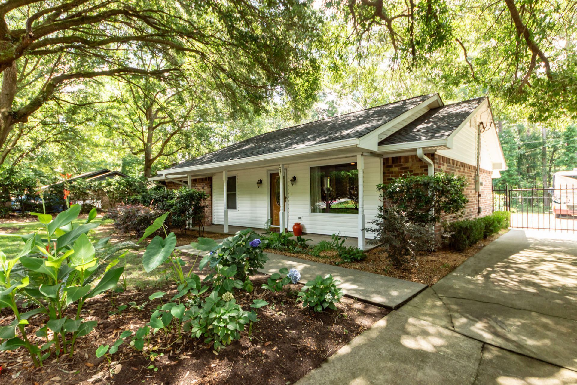5717 San Flora Avenue Photo 12