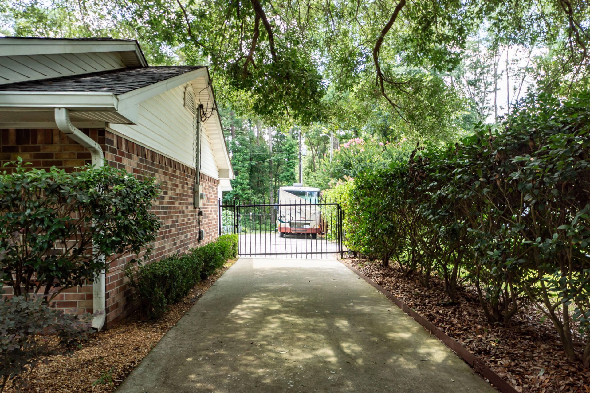5717 San Flora Avenue Photo 13