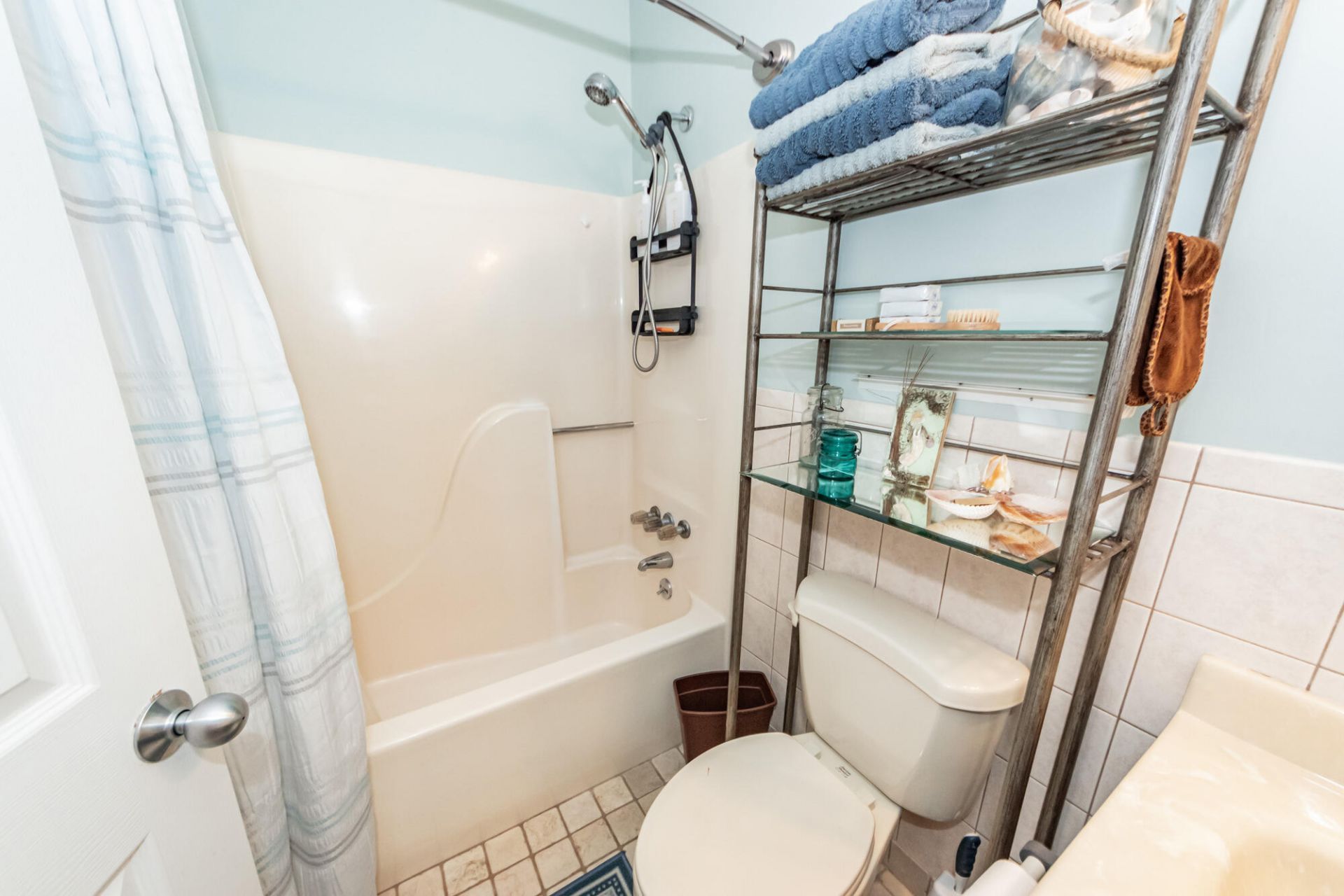 5717 San Flora Avenue Photo 46