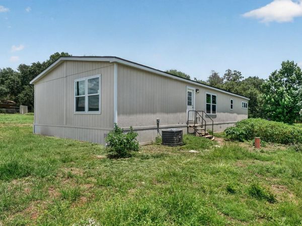 908 Yegua DR, Lexington, TX 78947