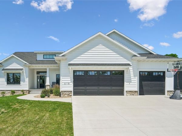 6118 Rapids Ridge Road NE, Cedar Rapids, IA 52411