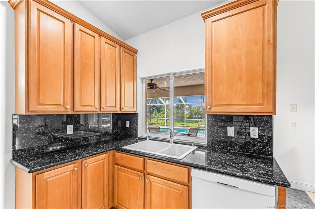 524 SE Nome Drive , Port Saint Lucie, FL 34984 Photo