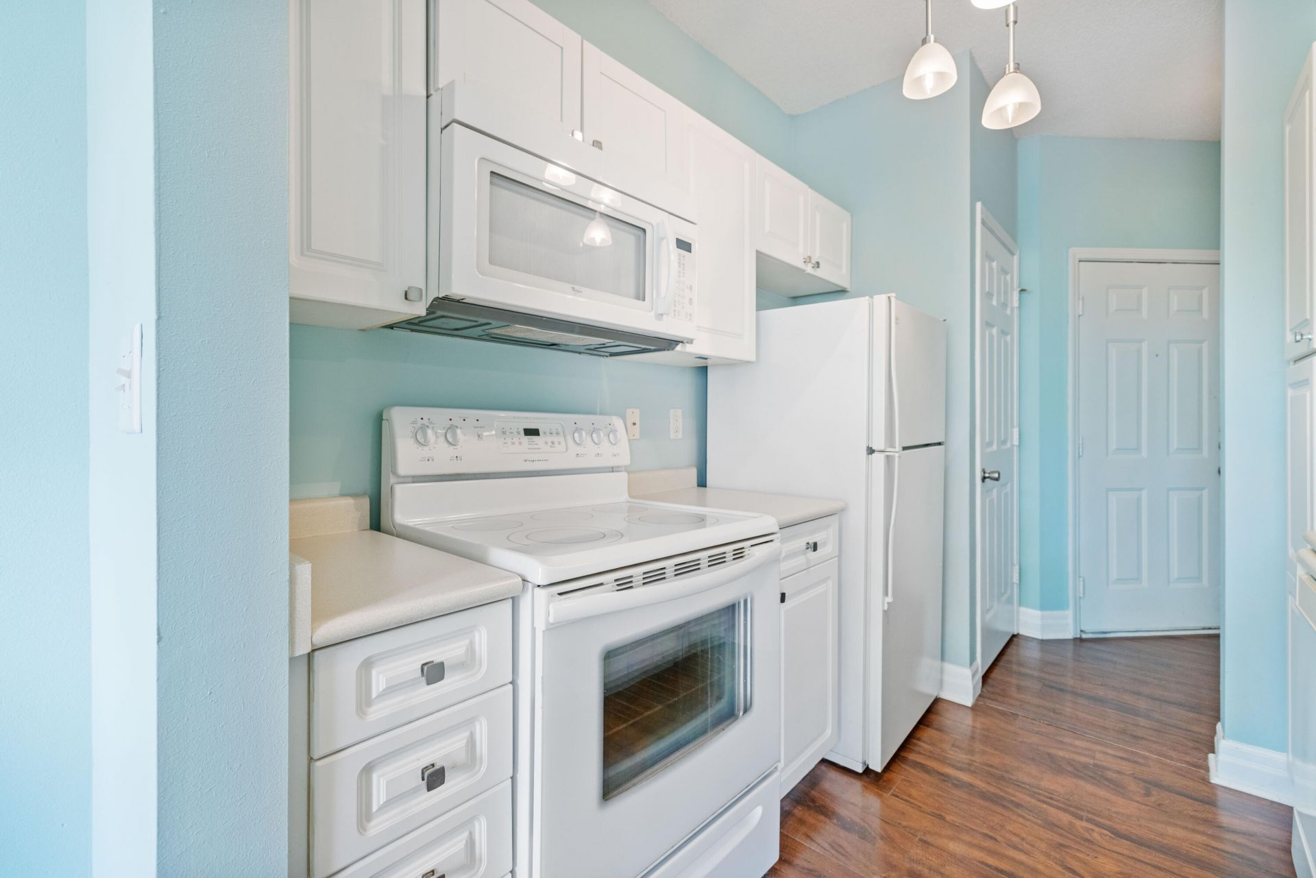 2322 Chatelain Way Photo 6