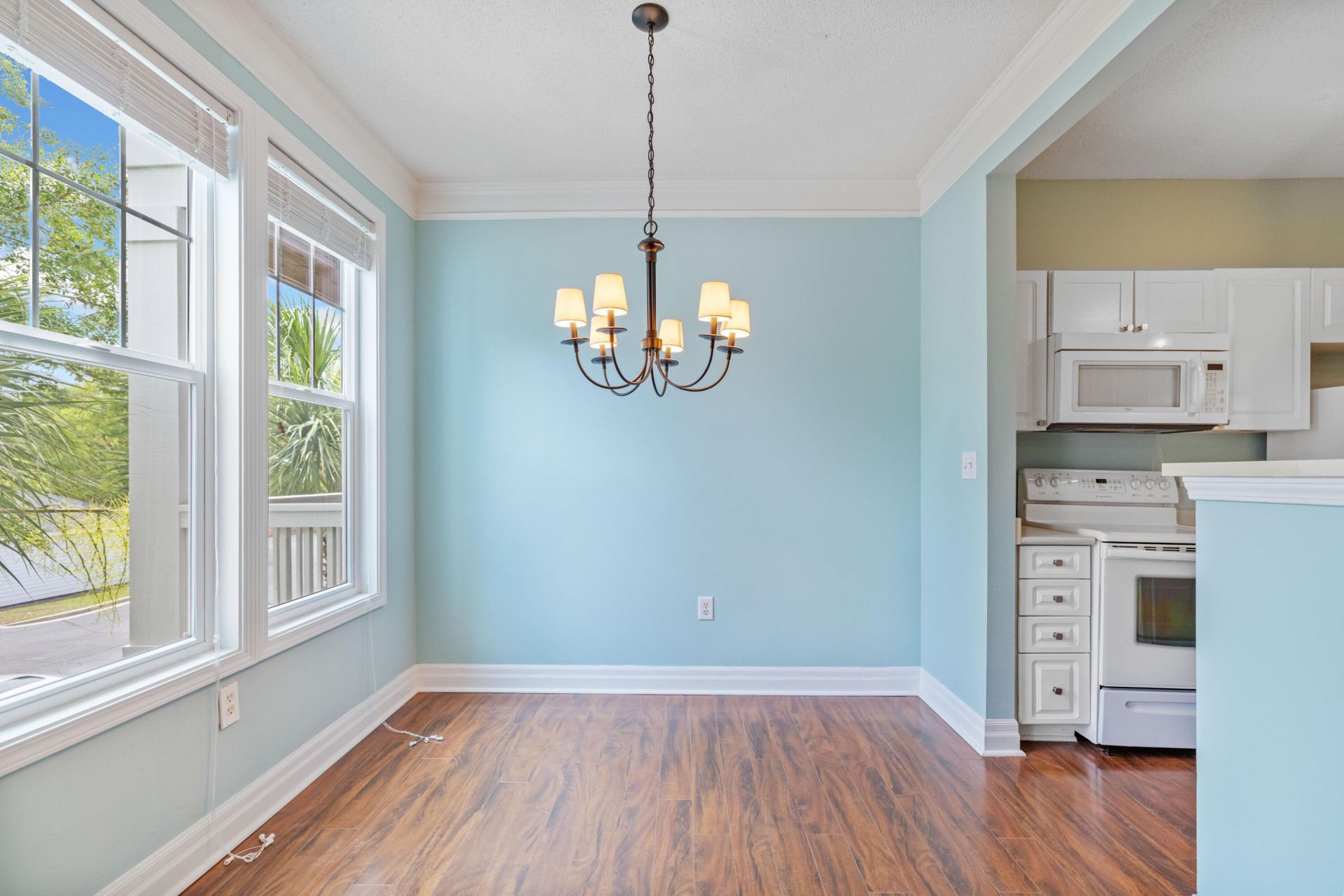 2322 Chatelain Way Photo 7