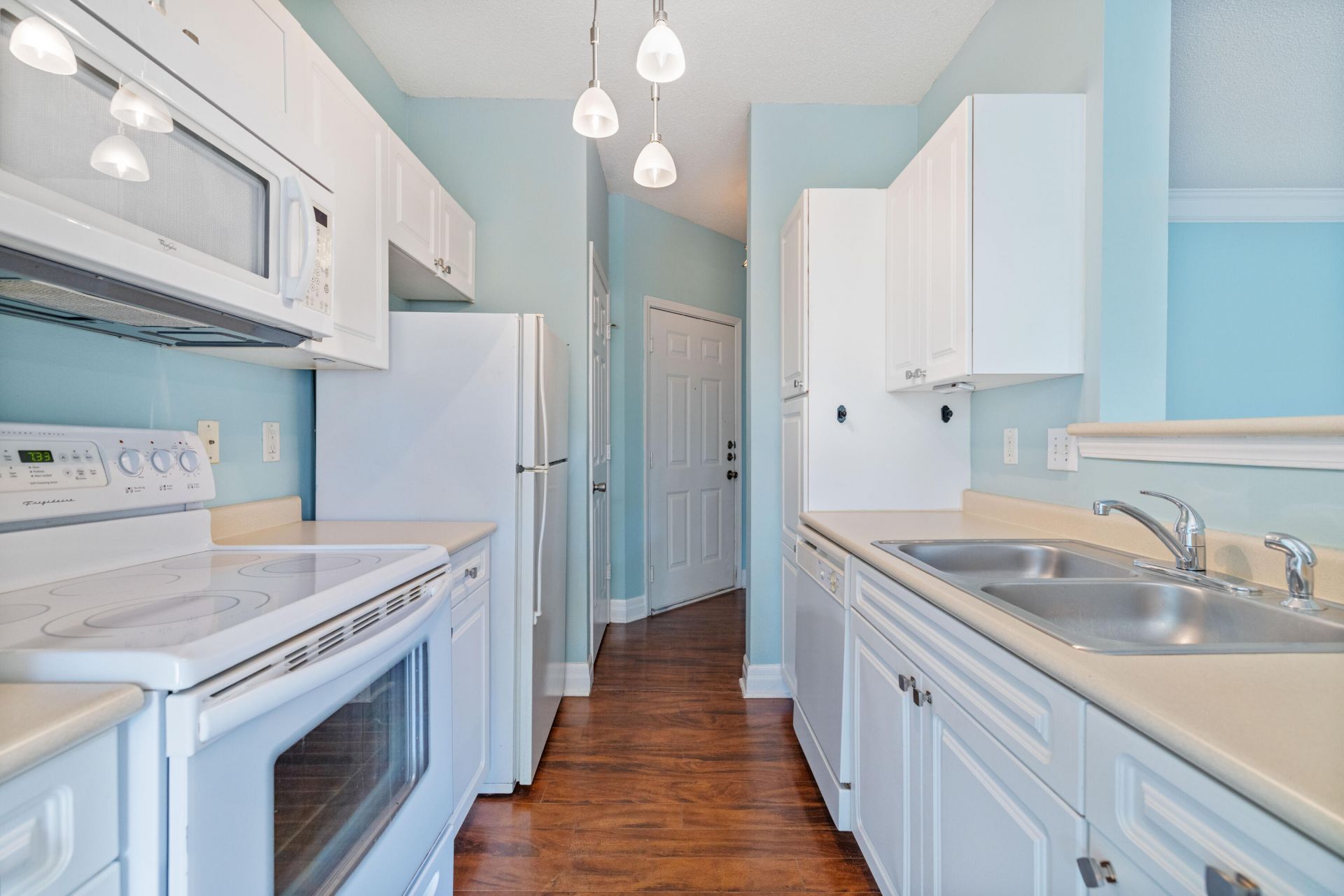2322 Chatelain Way Photo 8