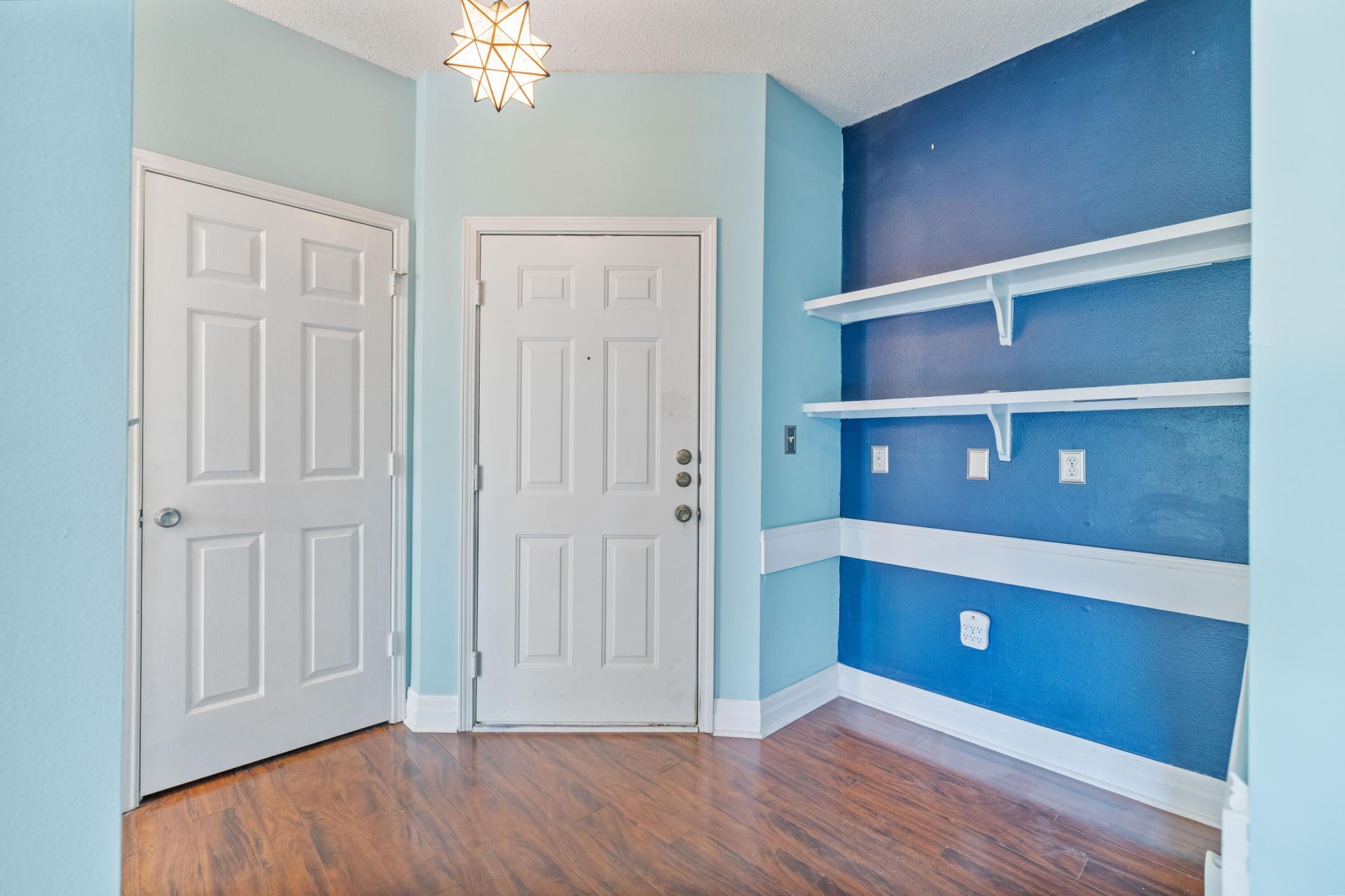2322 Chatelain Way Photo 9