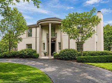 688 Balfour Street, Grosse Pointe Park, MI 48230