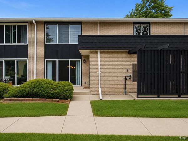 8685 Kennedy Circle, Warren, MI 48093