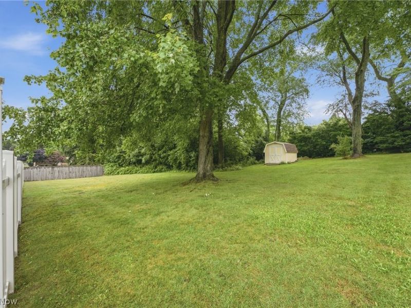 13484 Judy Avenue NW, Uniontown, OH 44685 Photo 33