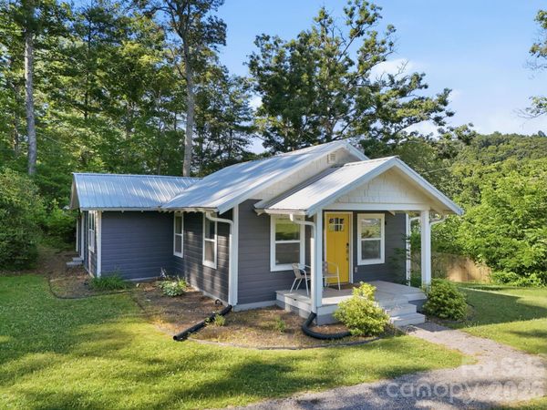 15 Old Fort Road , Fairview, NC 28730