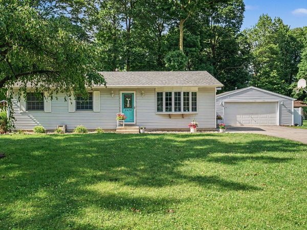 21650 Maple Glen Drive, Edwardsburg, MI 49112