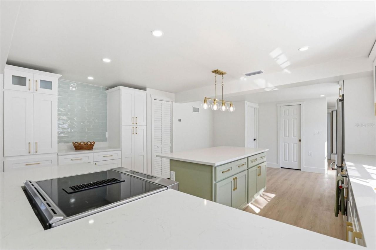 301 81st Avenue Ne, Saint Petersburg, FL 33702 Photo