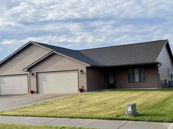 909 W 16th Ave, Mitchell, SD 57301