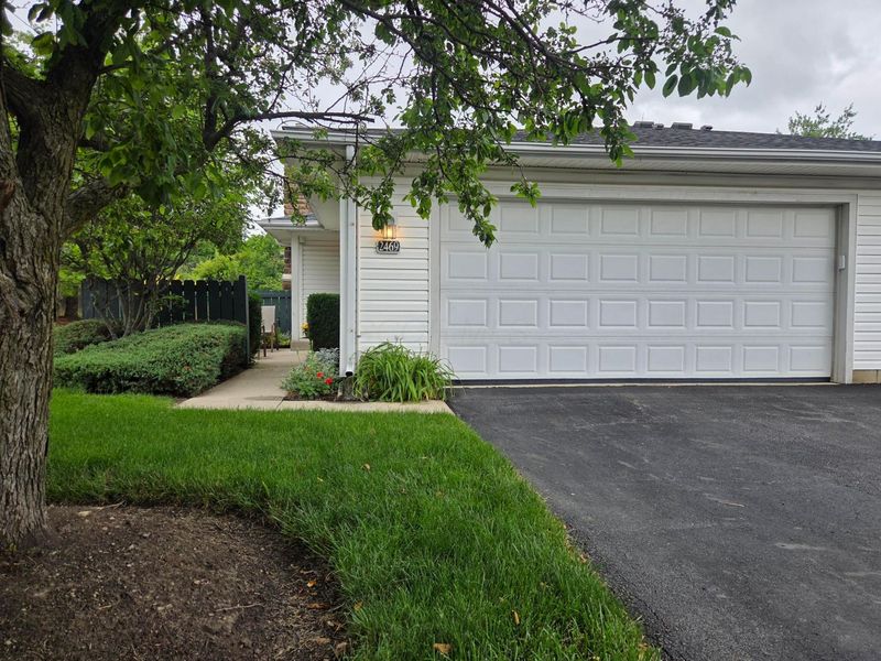 2469 Warm Springs Drive, Hilliard, OH 43026 Photo 2