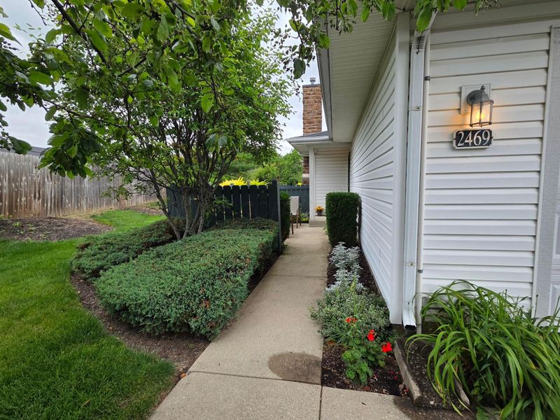 2469 Warm Springs Drive, Hilliard, OH 43026 Photo 3