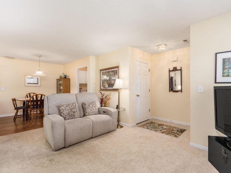 2469 Warm Springs Drive, Hilliard, OH 43026 Photo 5