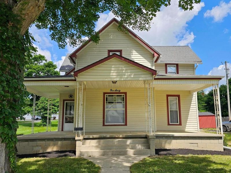 160 E Sandusky Street, Mechanicsburg, OH 43044 Photo 2