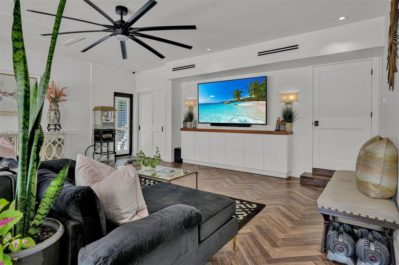 16416 NE 32nd Ave, North Miami Beach, FL 33160 Photo