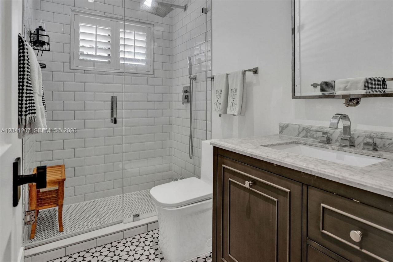 16416 NE 32nd Ave, North Miami Beach, FL 33160 Photo