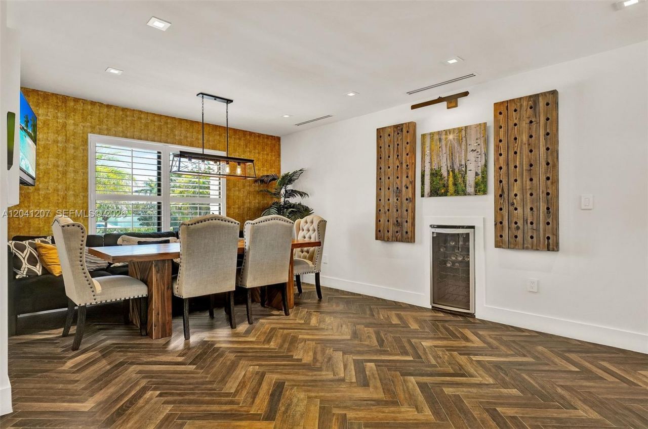 16416 NE 32nd Ave, North Miami Beach, FL 33160 Photo