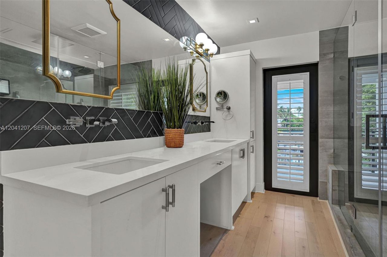 16416 NE 32nd Ave, North Miami Beach, FL 33160 Photo
