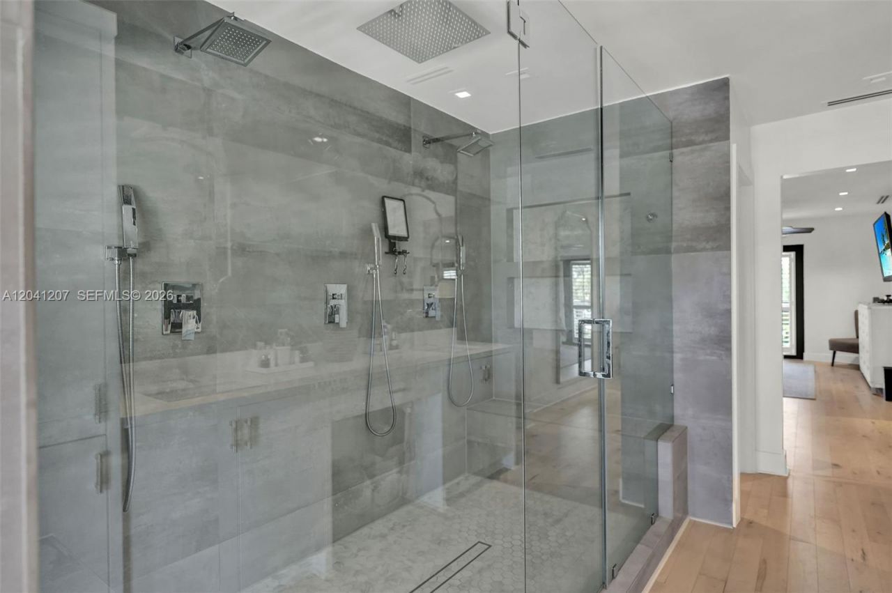 16416 NE 32nd Ave, North Miami Beach, FL 33160 Photo