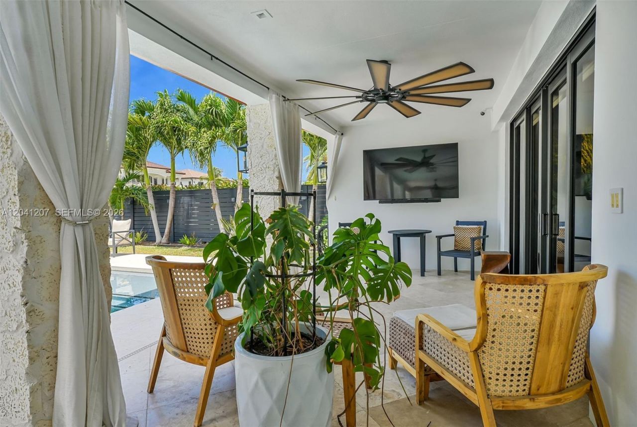 16416 NE 32nd Ave, North Miami Beach, FL 33160 Photo