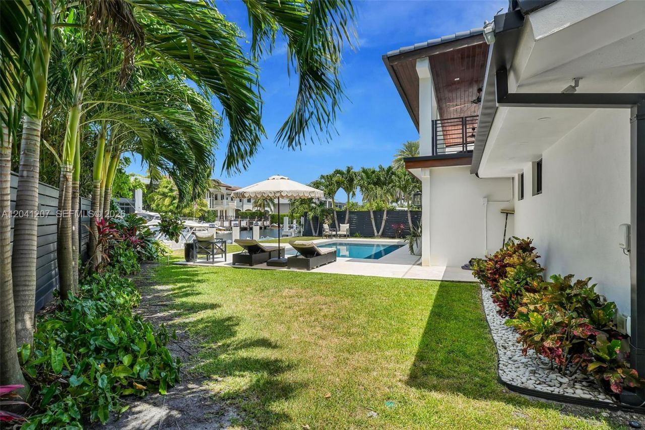16416 NE 32nd Ave, North Miami Beach, FL 33160 Photo